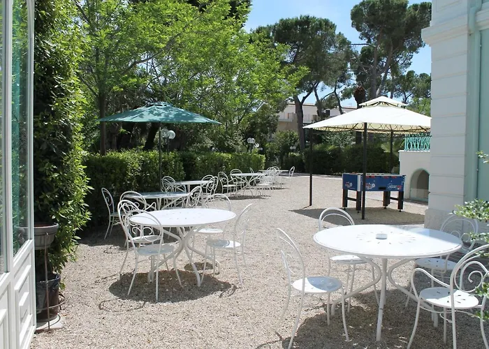 Отель Arlini Пинето